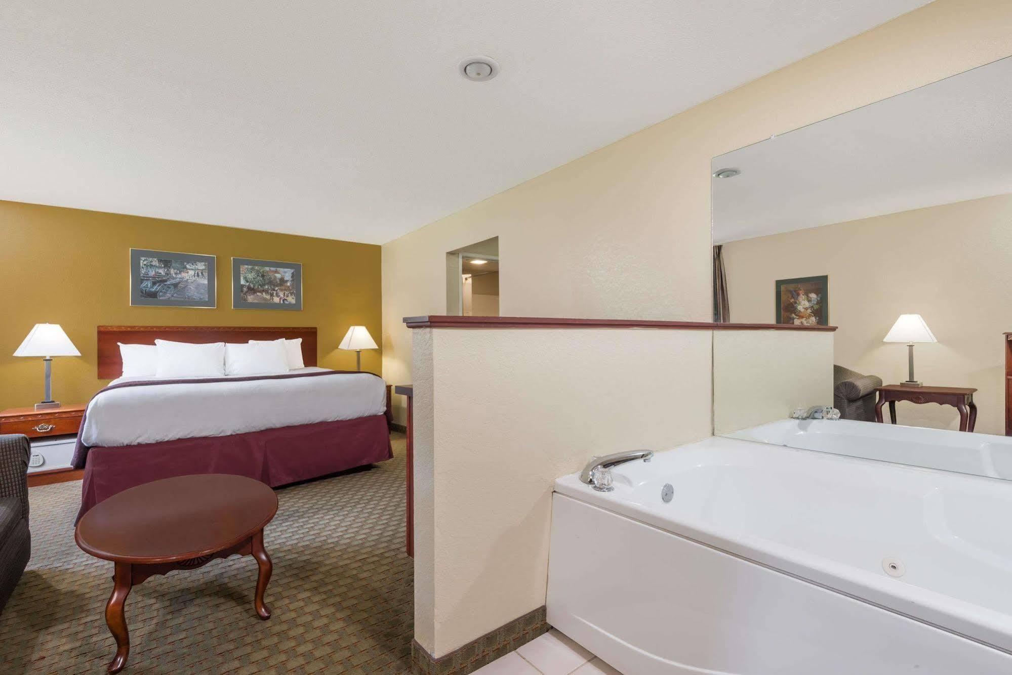 Days Inn By Wyndham Norton Εξωτερικό φωτογραφία